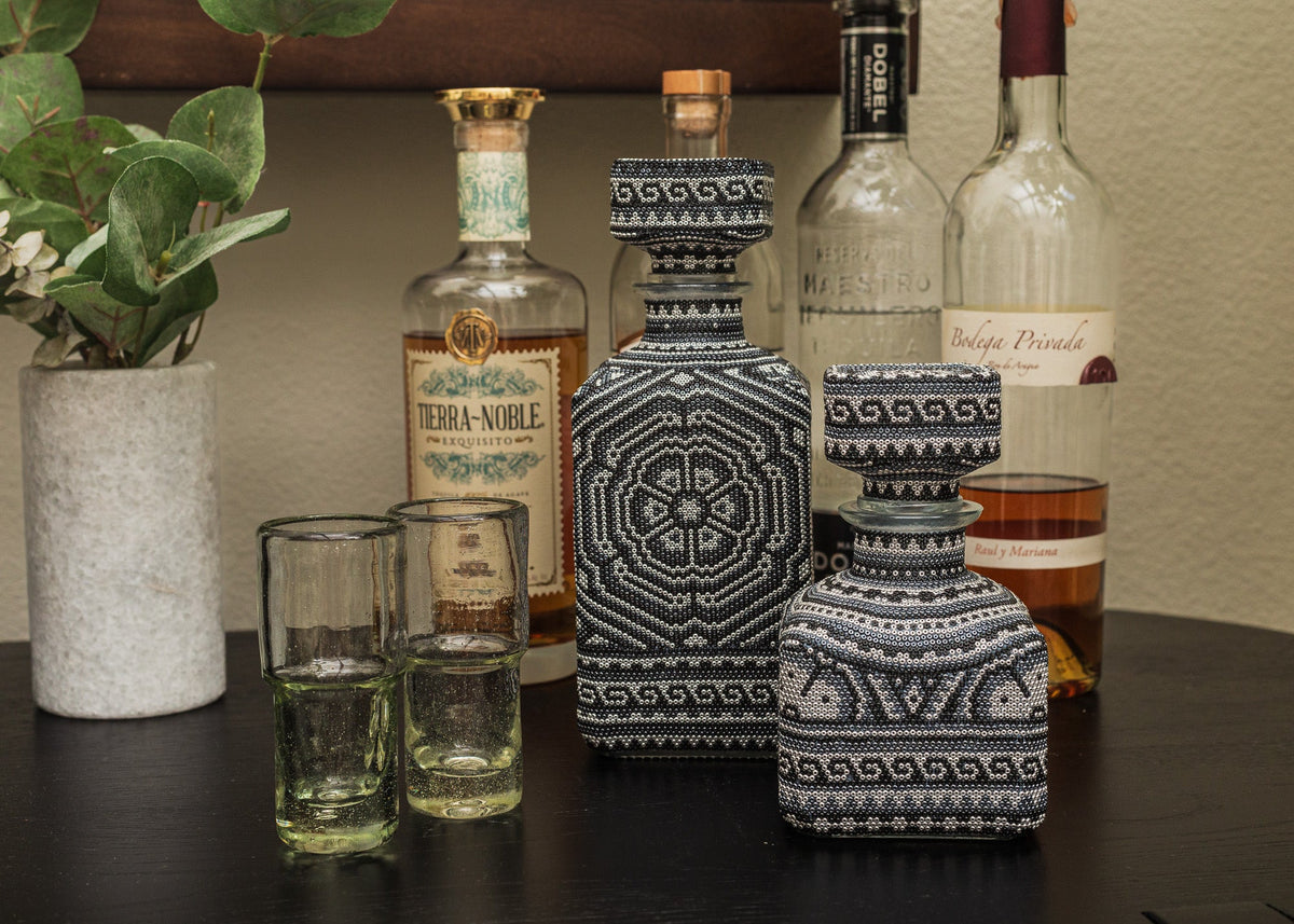 Huichol Decanter - Negro