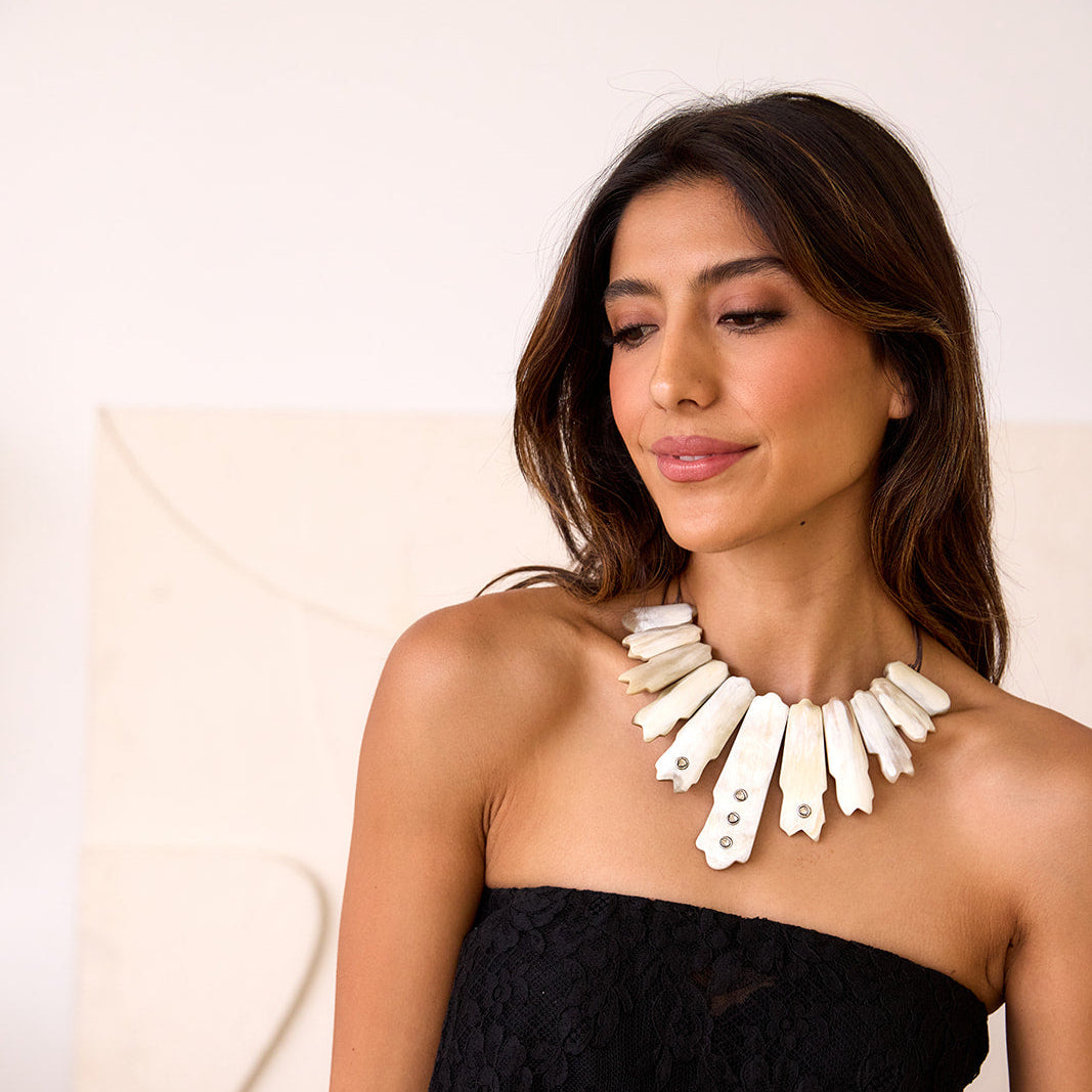 Light Matte Horn Collar