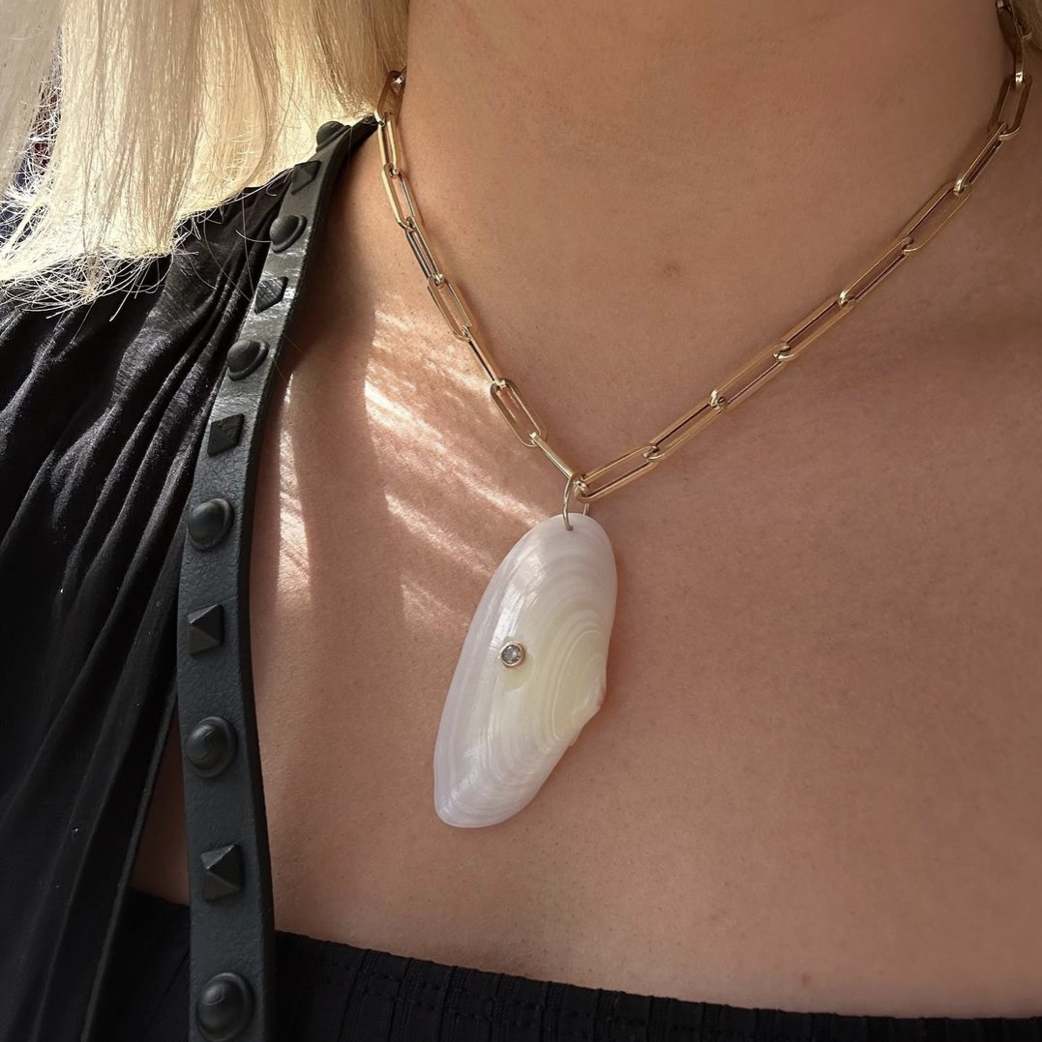 14k Large Clam Shell Charm + 4mm Diamond