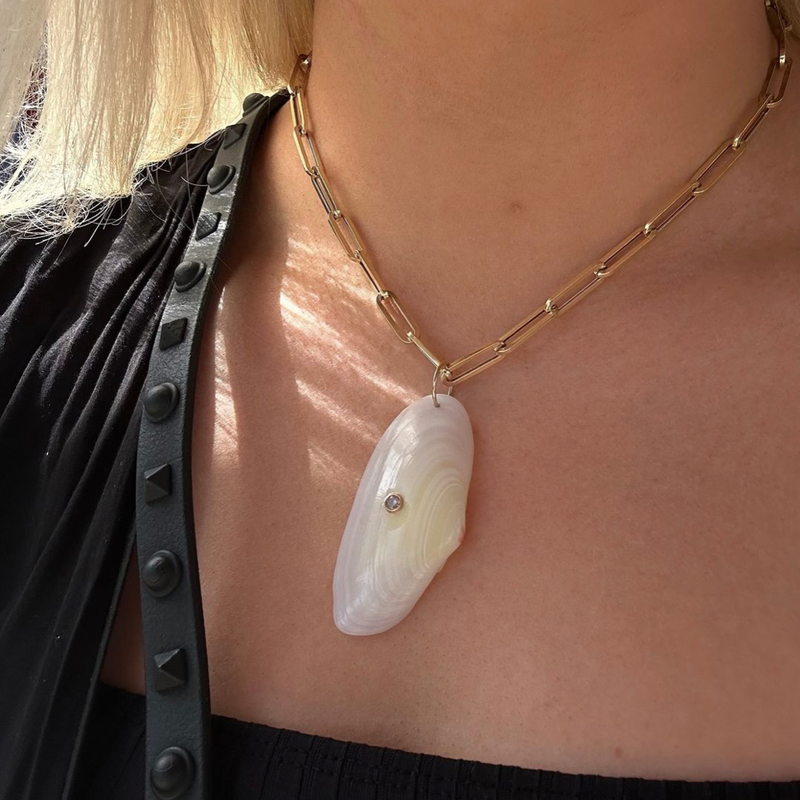14k Large Clam Shell Charm + 4mm Diamond
