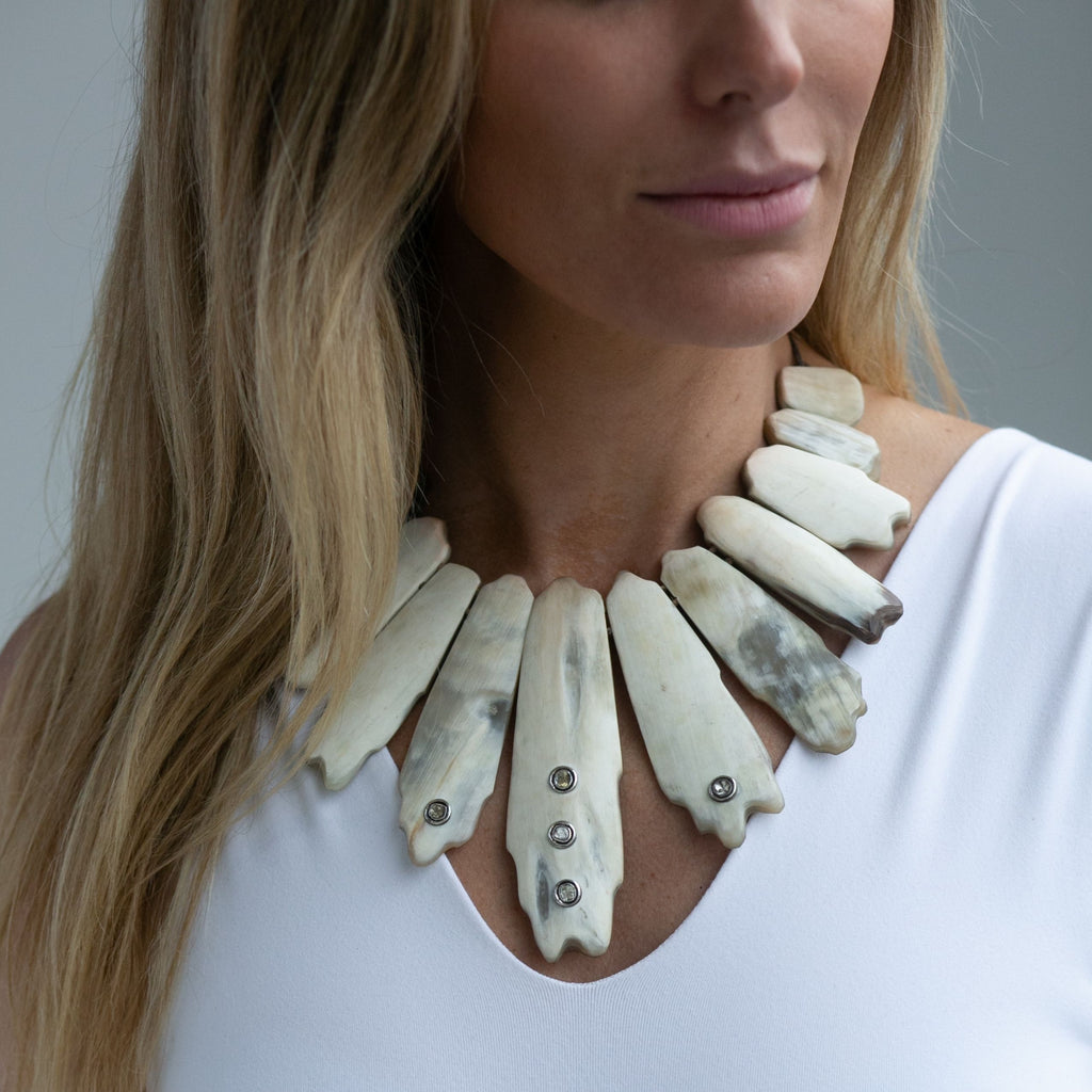 Light Matte Horn Collar